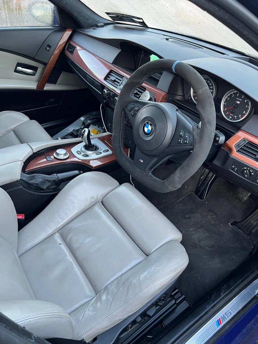Breaking bmw m5 e60 5 series 2006 v10 5.0 s85b50 - Image 3