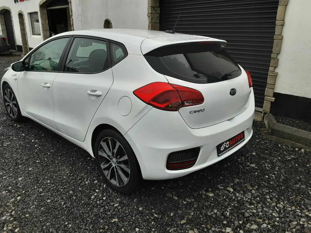 Kia Ceed 2016  1.6 diesel - Image 4