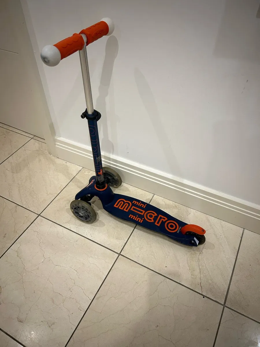 Micro Mini Scooter with lights - Image 1