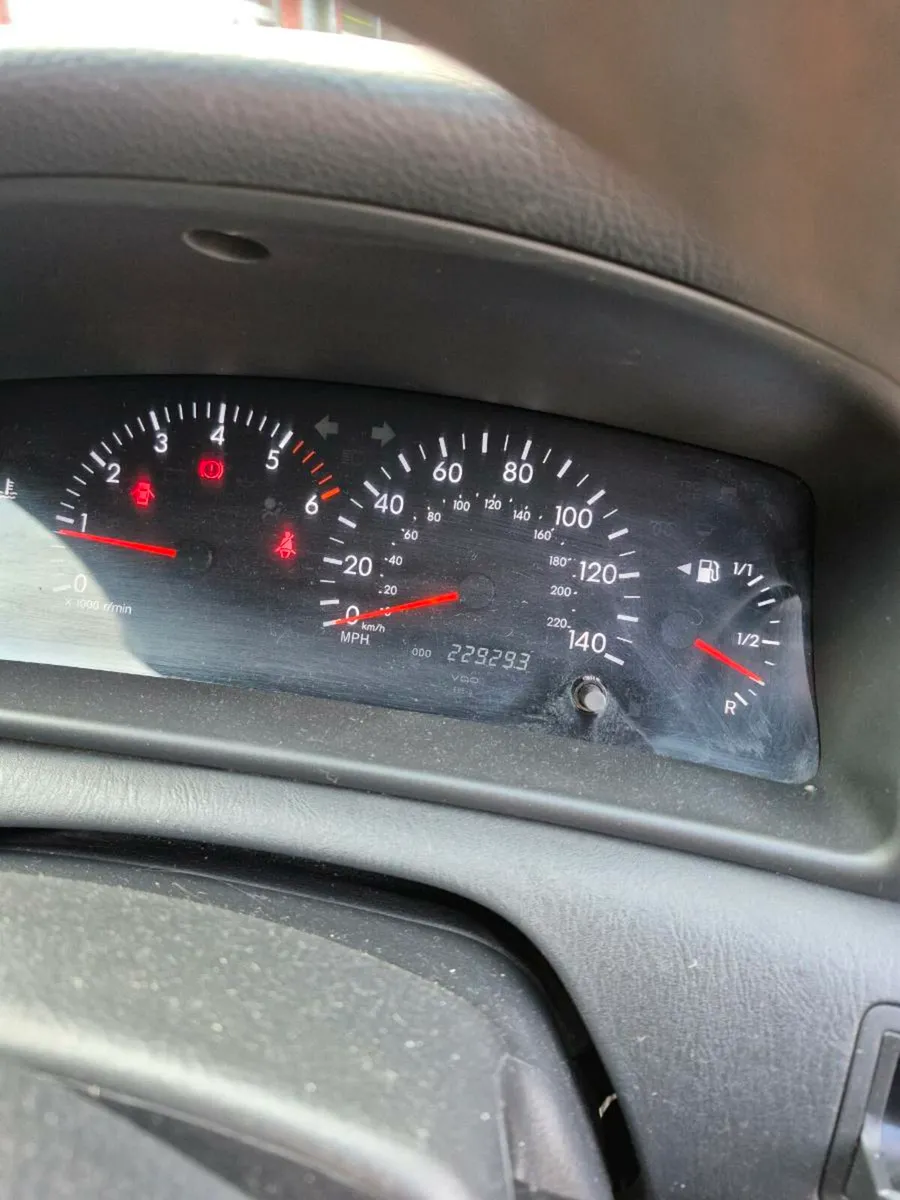 Toyota corolla - Image 3