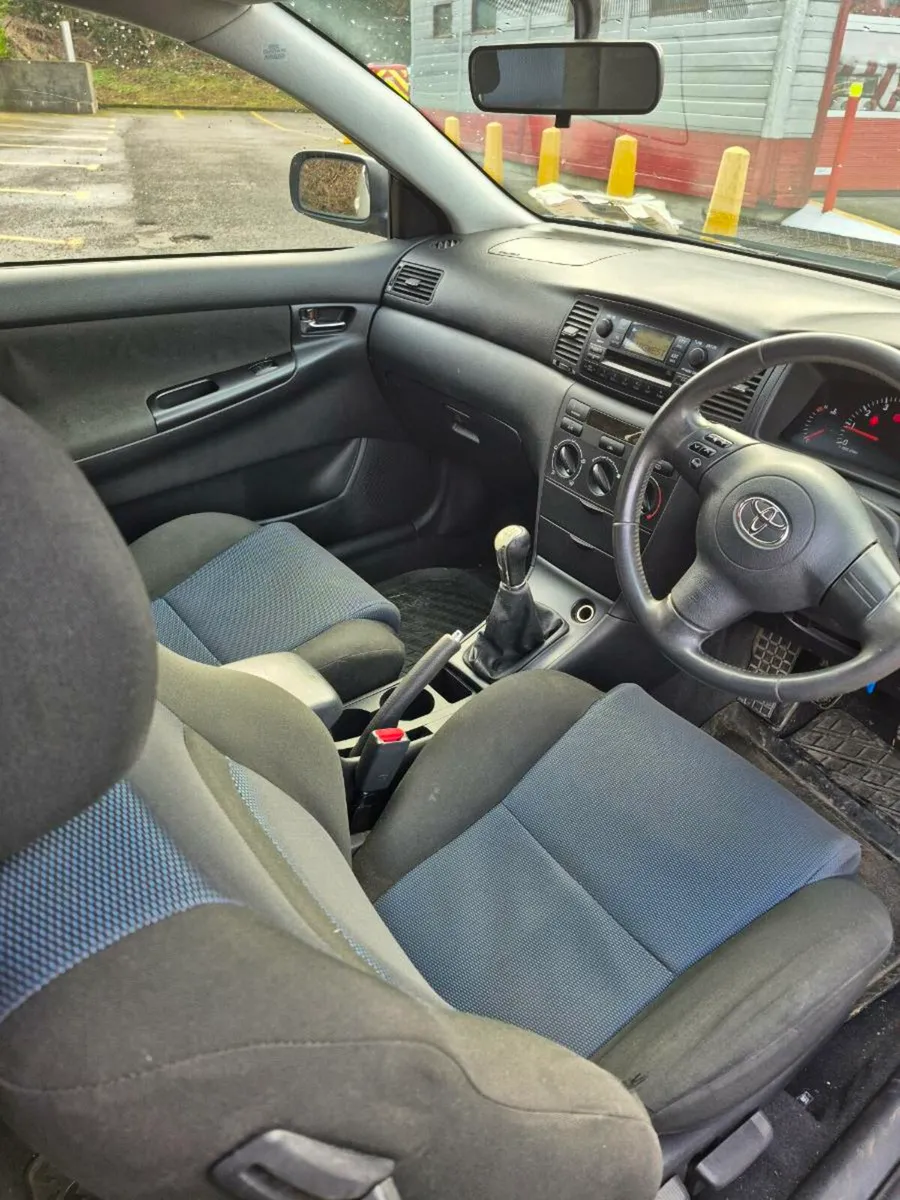 Toyota corolla - Image 4
