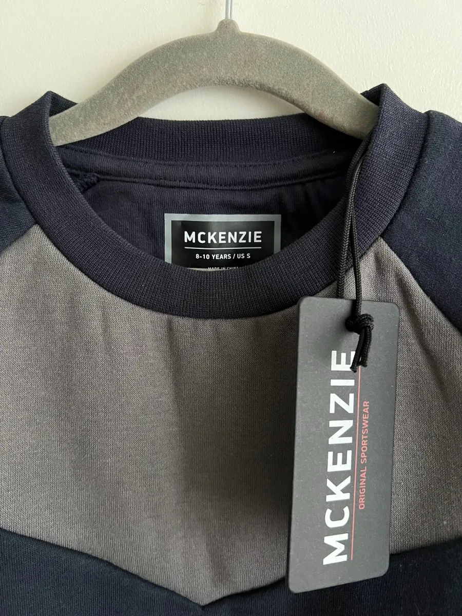 2 McKenzie Jumpers & 1 jogger set for €25 - Image 4