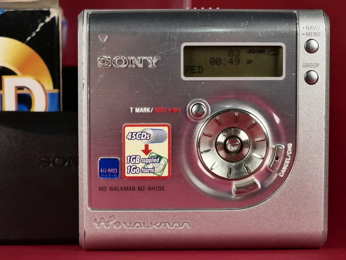 Sony MD Walkman MZ-NH700 mini disc player - Image 3