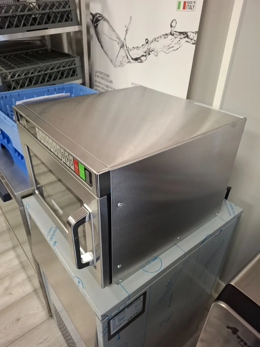 Maestrowave 1800W Commercial Microwave Oven - Image 2