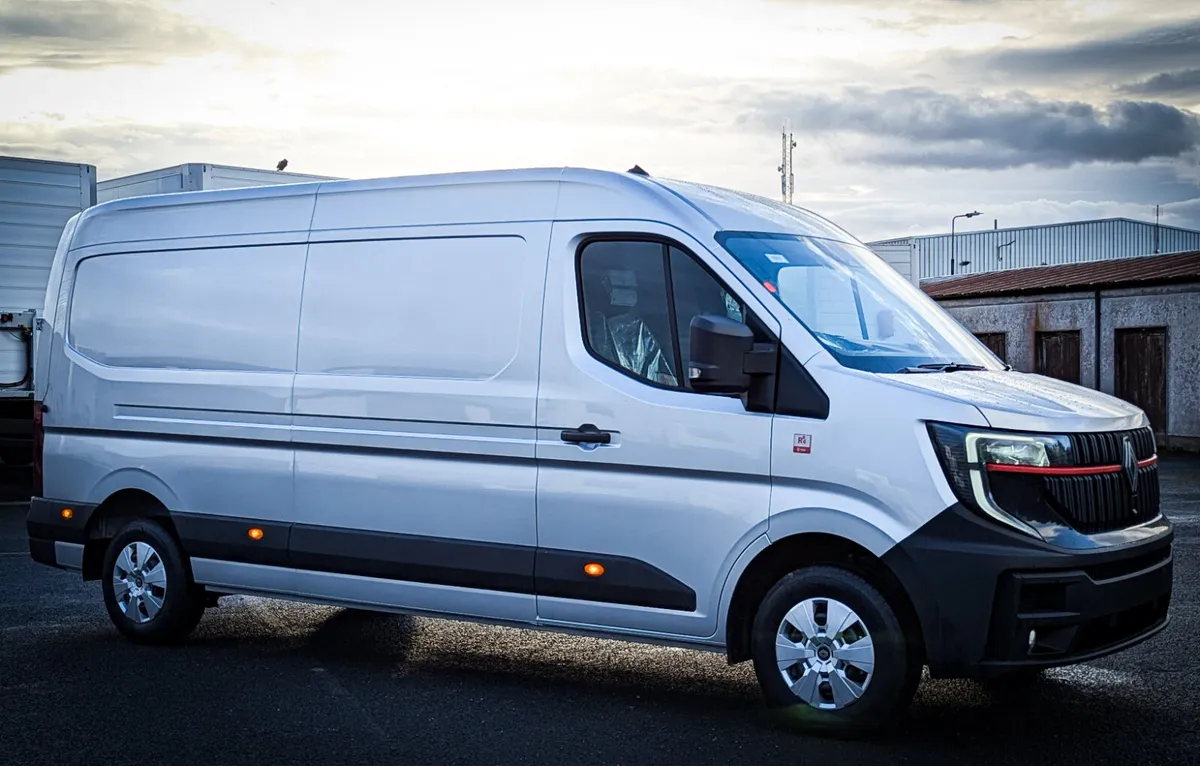 New 2025 Renault Master L2H2 Silver - Image 2