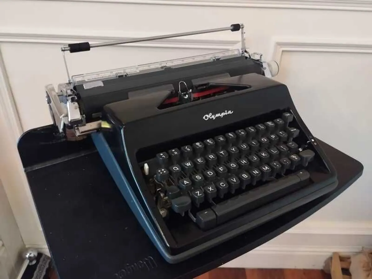Olympia SM9 Typewriter - Image 1