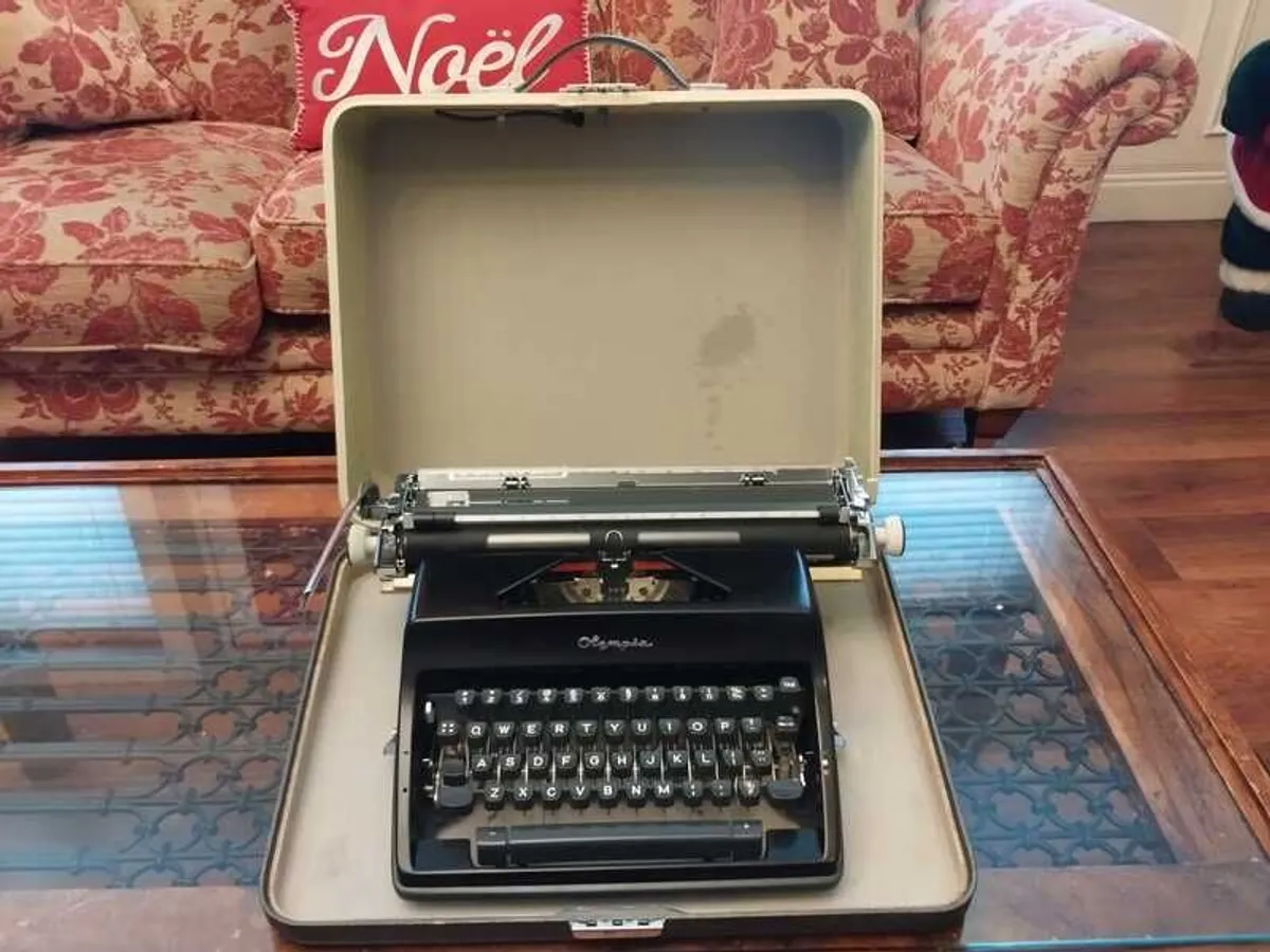 Olympia SM9 Typewriter - Image 3