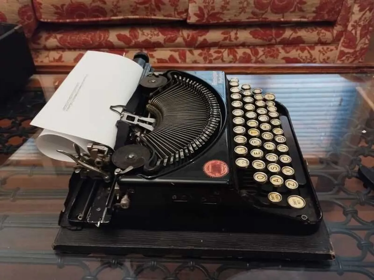 Vintage Remington Portable Typewriter - Image 3