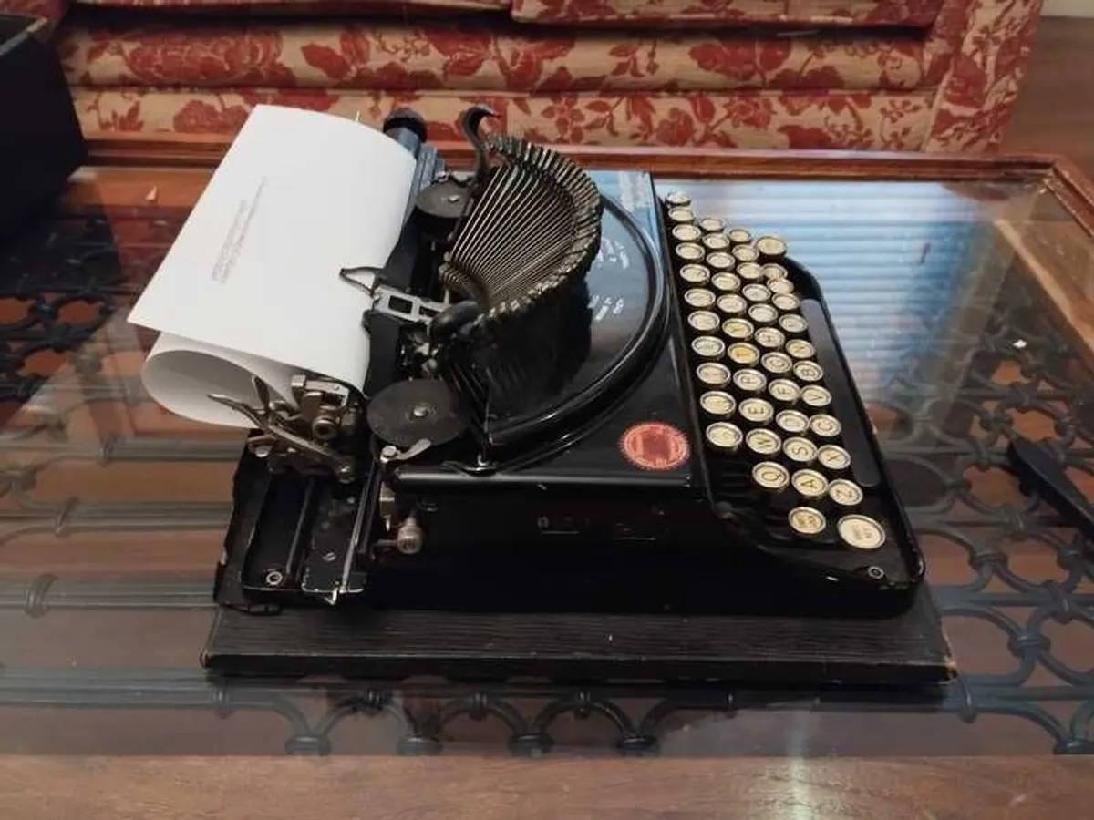Vintage Remington Portable Typewriter - Image 4