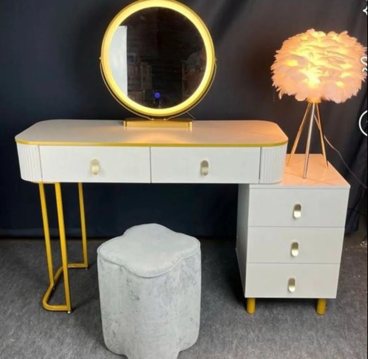 dressing table