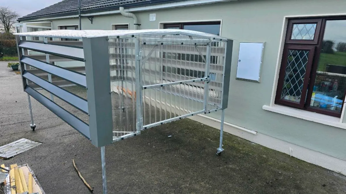 All weather clothes line - Image 1
