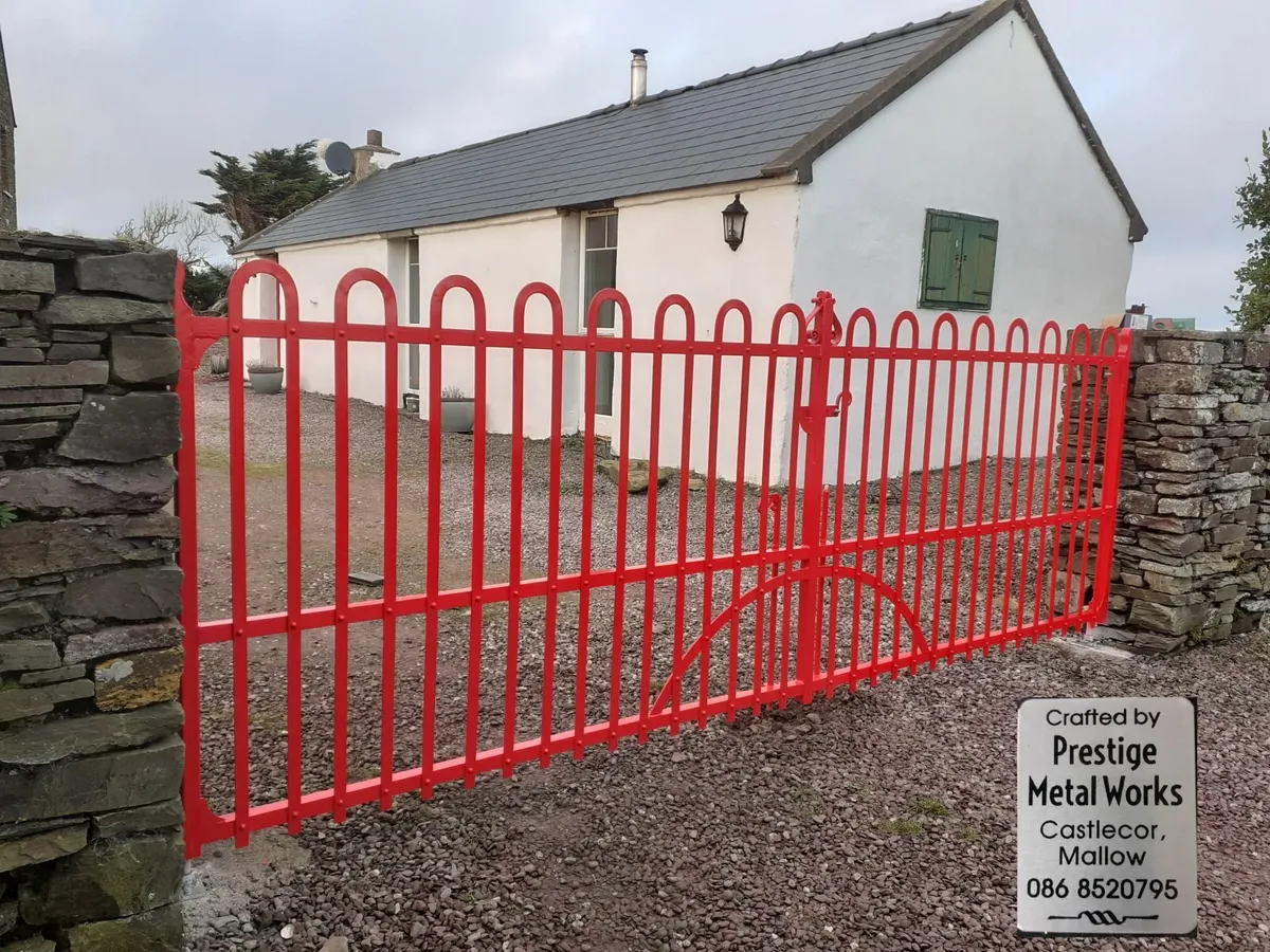 Traditional riveted gates - Image 1