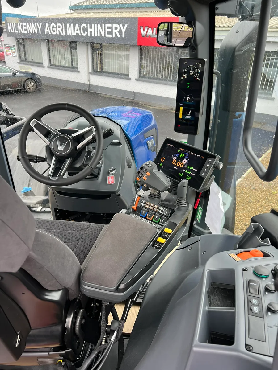 New Valtra T215 Direct with Full Spec Guidance - Image 3