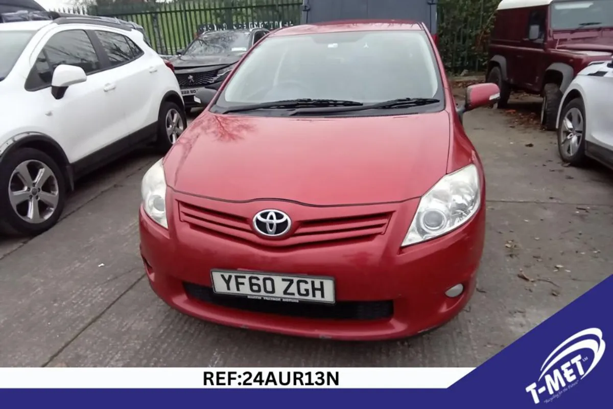 2011 TOYOTA AURIS BREAKING FOR PARTS - Image 1