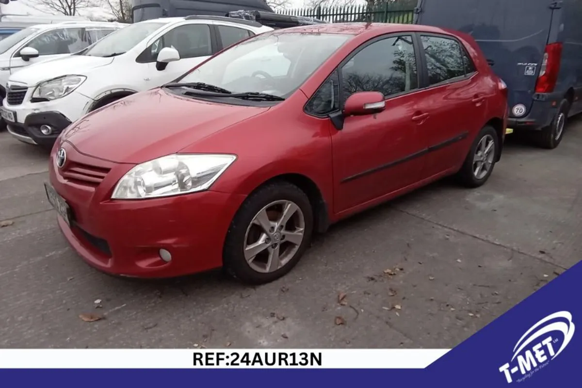 2011 TOYOTA AURIS BREAKING FOR PARTS - Image 2