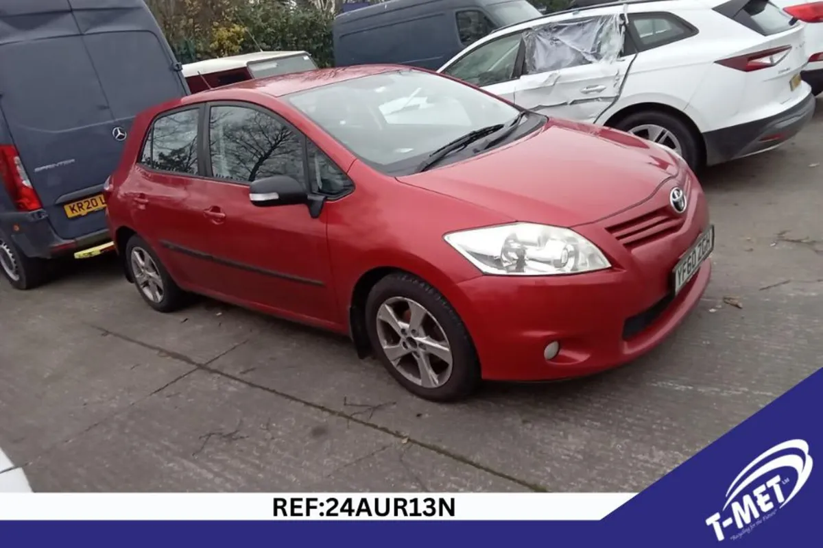 2011 TOYOTA AURIS BREAKING FOR PARTS - Image 3