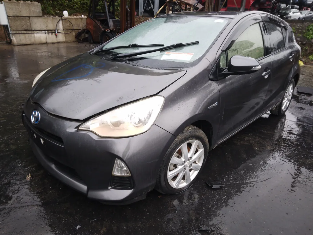 2014 Toyota Aqua Breaking/Dismantling - Image 2
