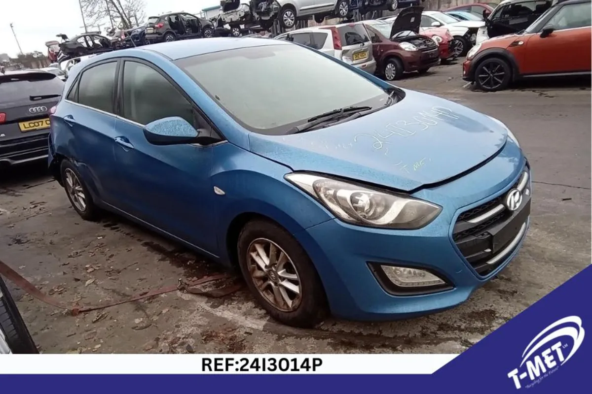 2016 HYUNDAI I30 BREAKING FOR PARTS - Image 2