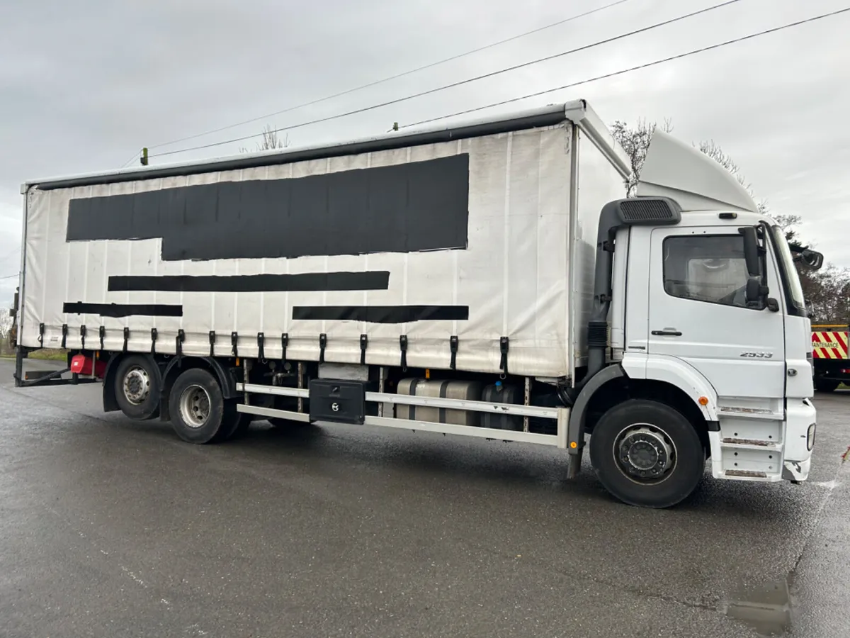 2013 Mercedes axor 2533 6x2 curtainsider - Image 4