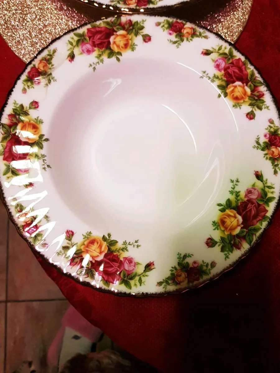 Royal albert big rimmed soup bowls - Image 1