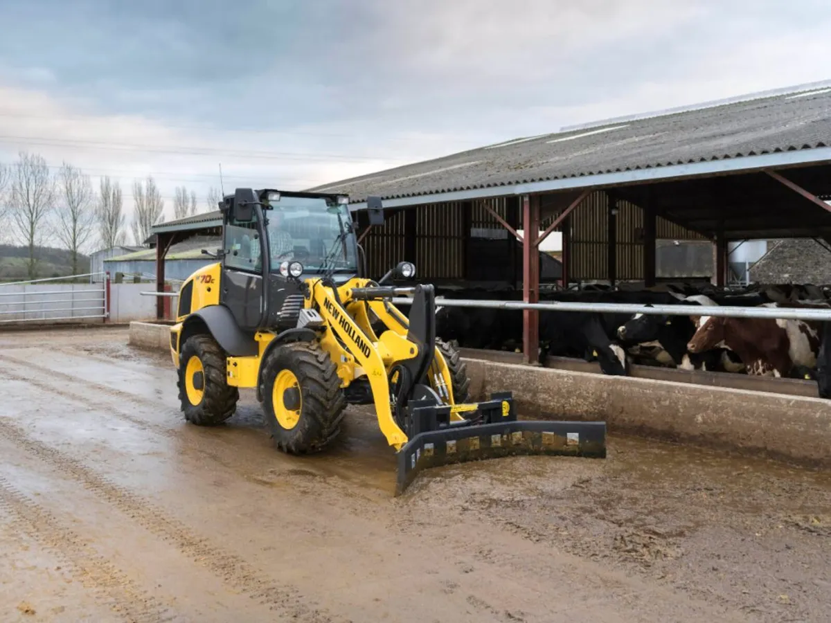 Fleming 2.1m Outfront Flexible Scraper Manitou P&C