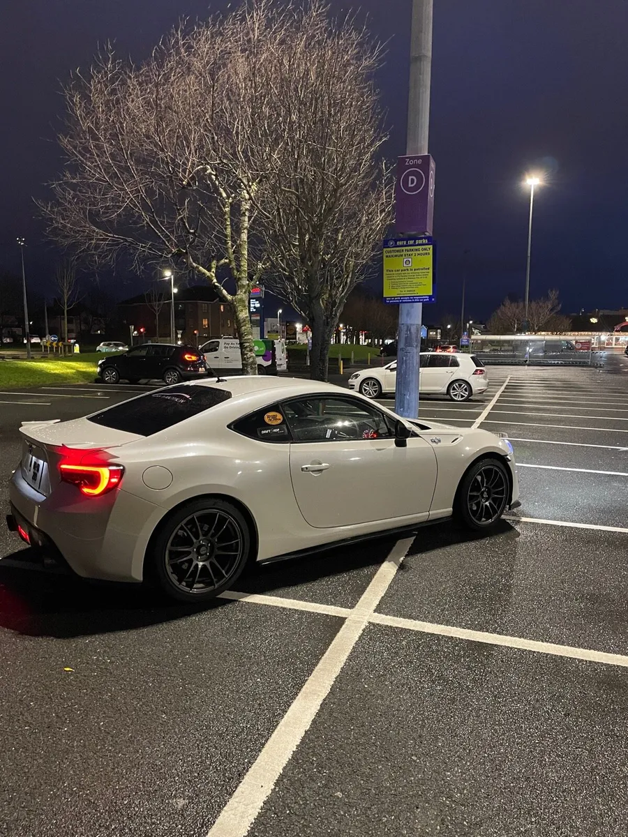 Low Milage 2014 GT86 - Image 3