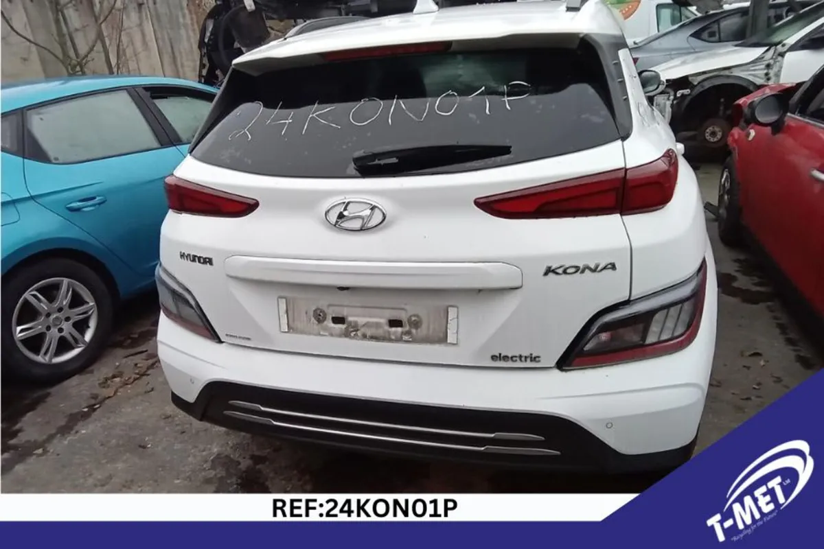 2021 HYUNDAI KONA BREAKING FOR PARTS - Image 2
