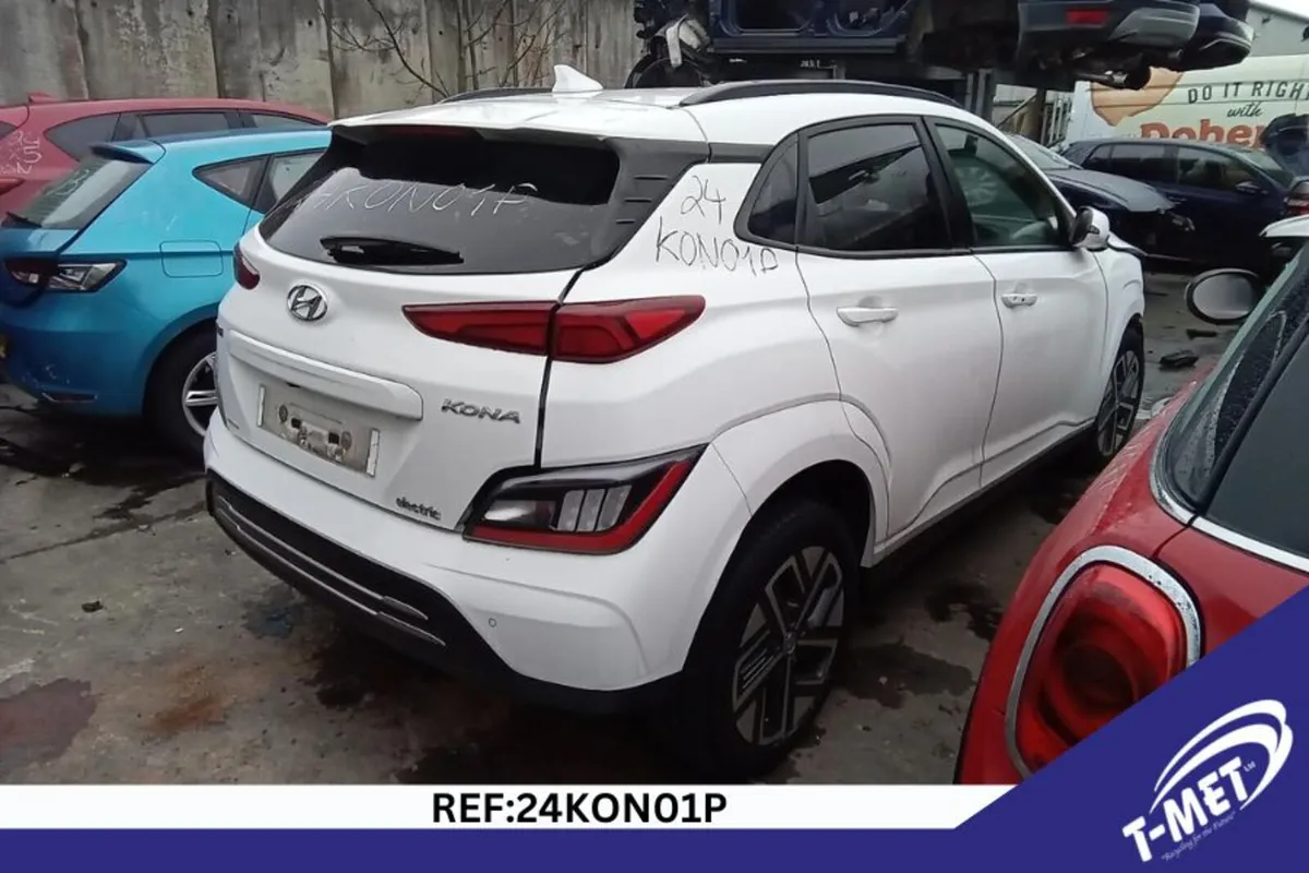 2021 HYUNDAI KONA BREAKING FOR PARTS - Image 3