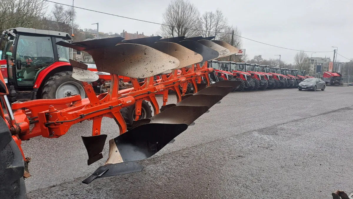 Kuhn VM123 ploughs - Image 2