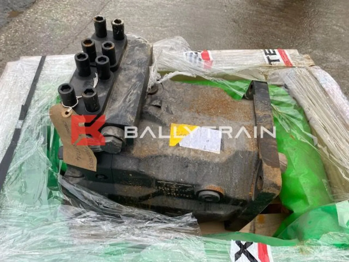 Linde HMV280 Motor Assembly (Powerscreen PT300) - Image 1