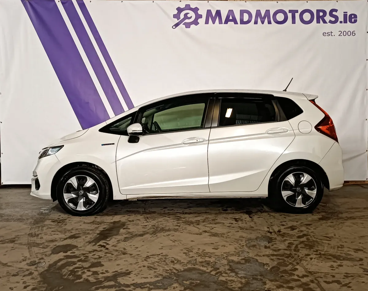 191D Honda Fit GP5 1.5 Petrol Hybrid - Image 4