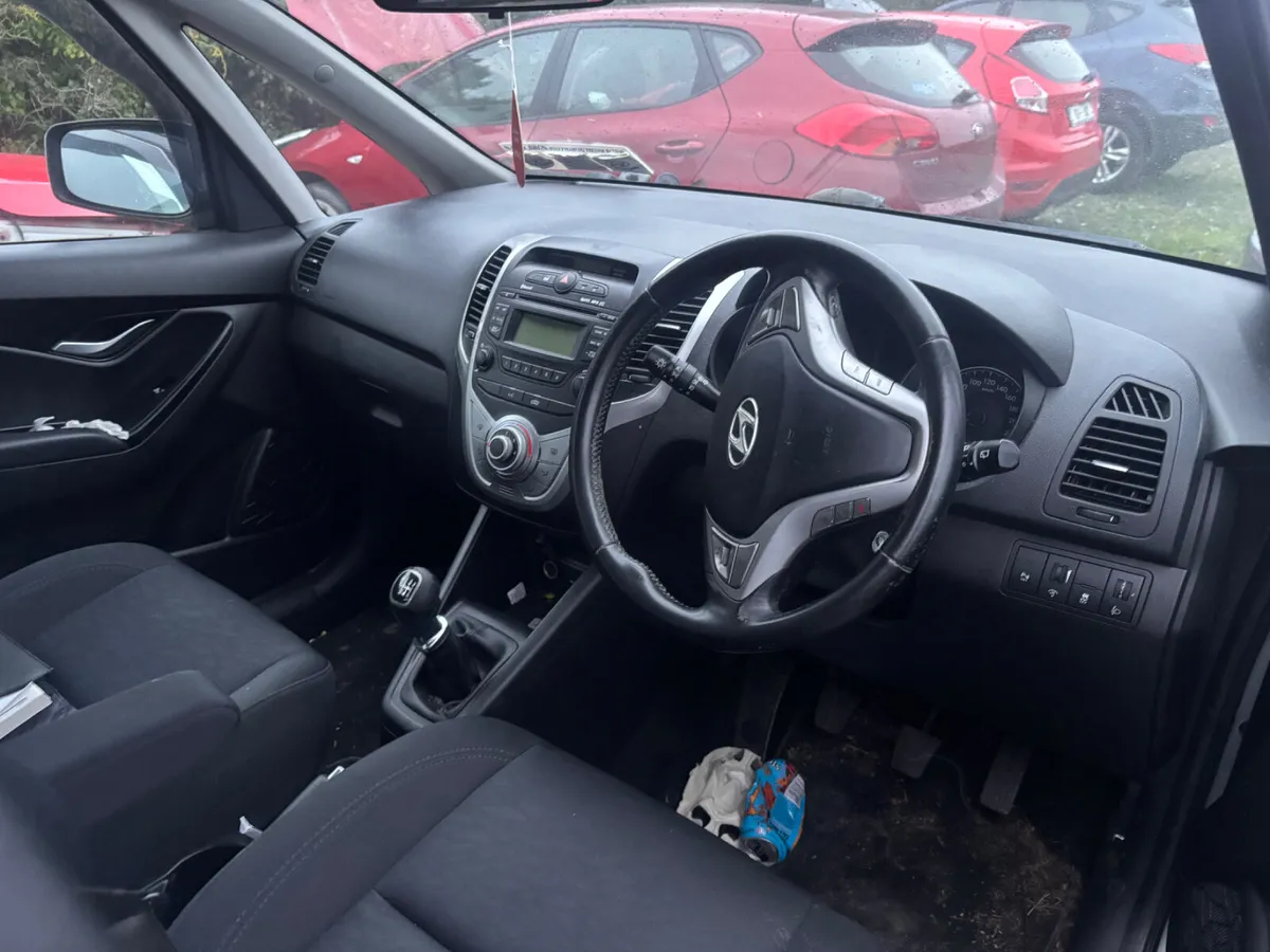 2015 IX 20 HYUNDAI - Image 4