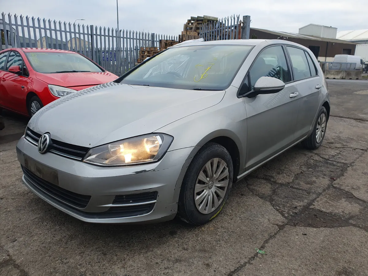 13 VW GOLF  1.6 TDI (CLHA) FOR BREAKING - Image 1