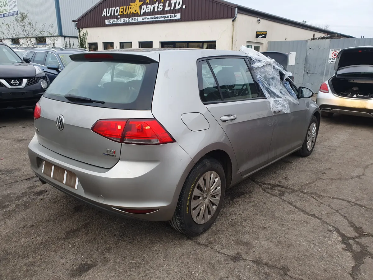 13 VW GOLF  1.6 TDI (CLHA) FOR BREAKING - Image 3
