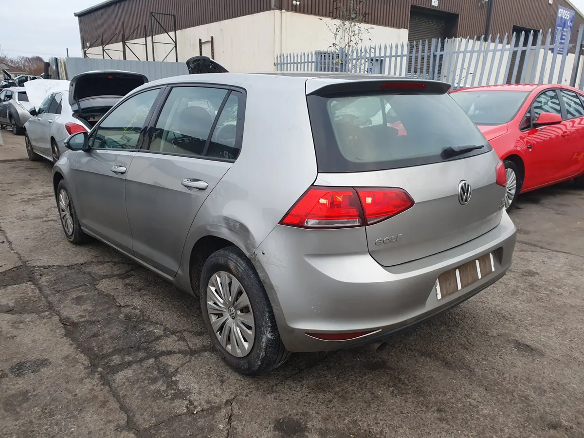 13 VW GOLF  1.6 TDI (CLHA) FOR BREAKING - Image 4