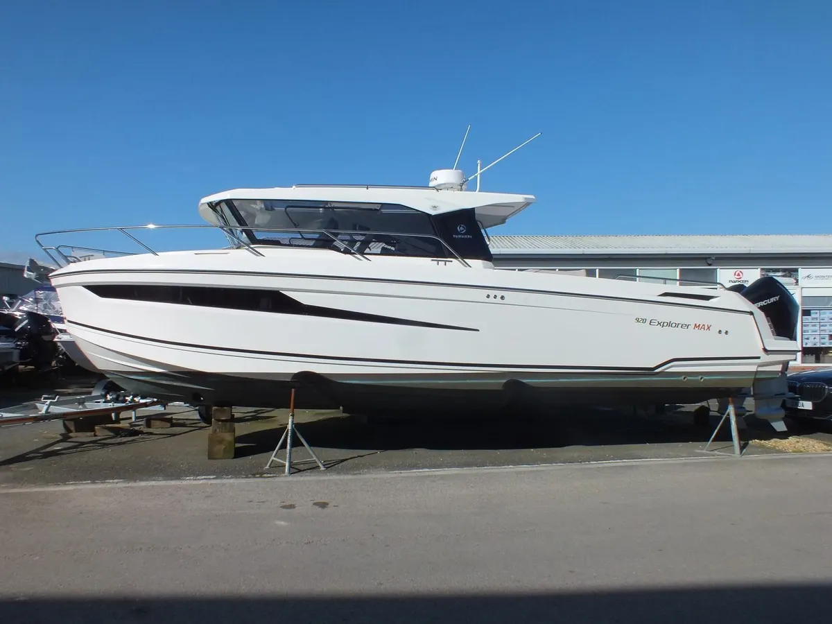 2023 Parker 920 Explorer Max - Image 1