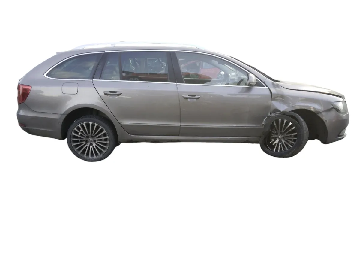2014 SKODA SUPERB Breaking/Dismantling - Image 2