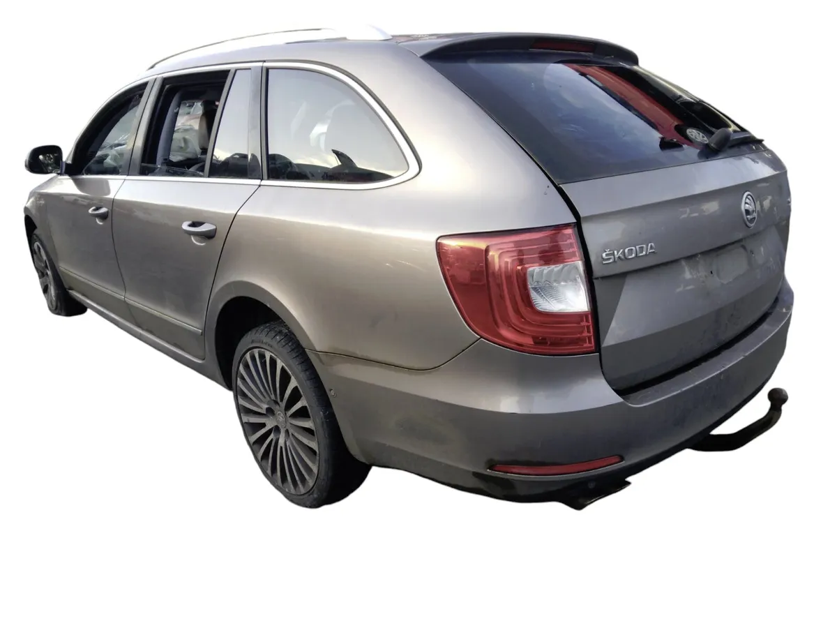 2014 SKODA SUPERB Breaking/Dismantling - Image 4