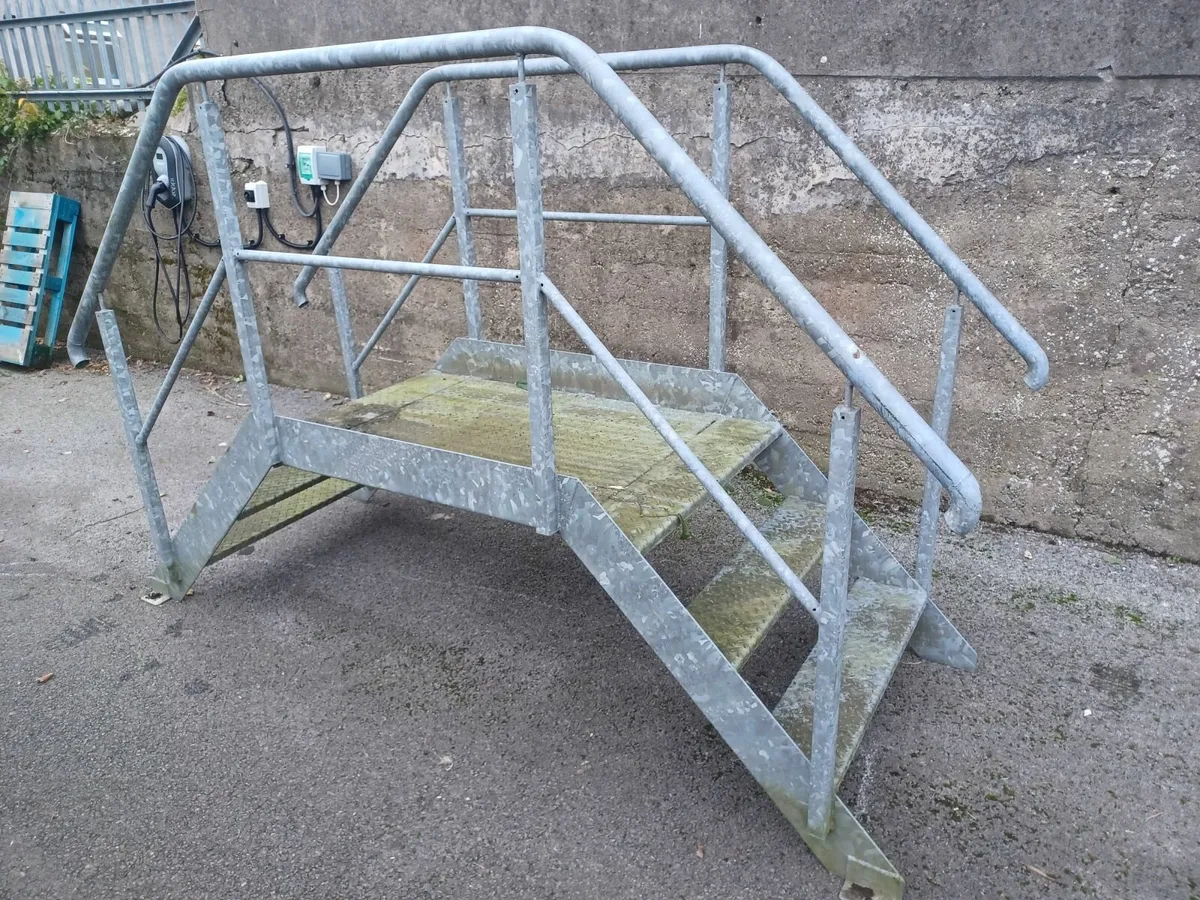 Steel steps gantry - Image 1