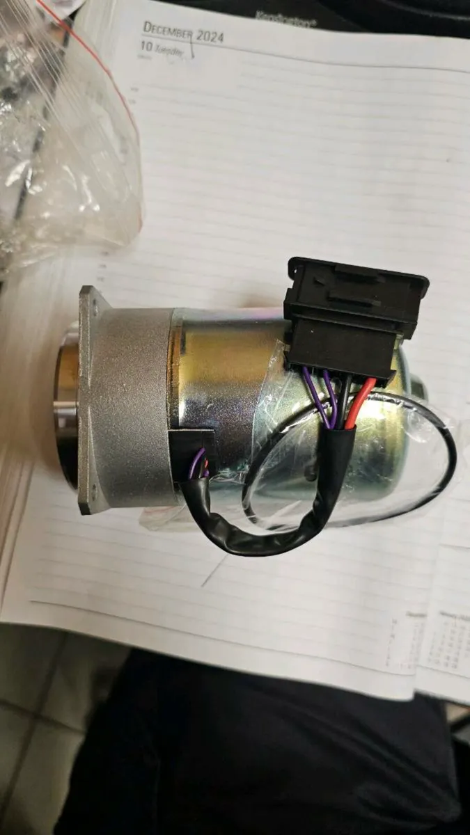 Genuine Audi New Convertible Roof Motor 8F0898997 - Image 2