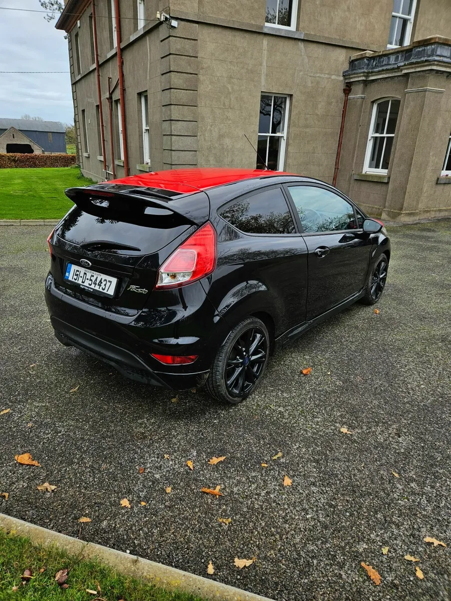 Ford Fiesta 2015 - Image 2