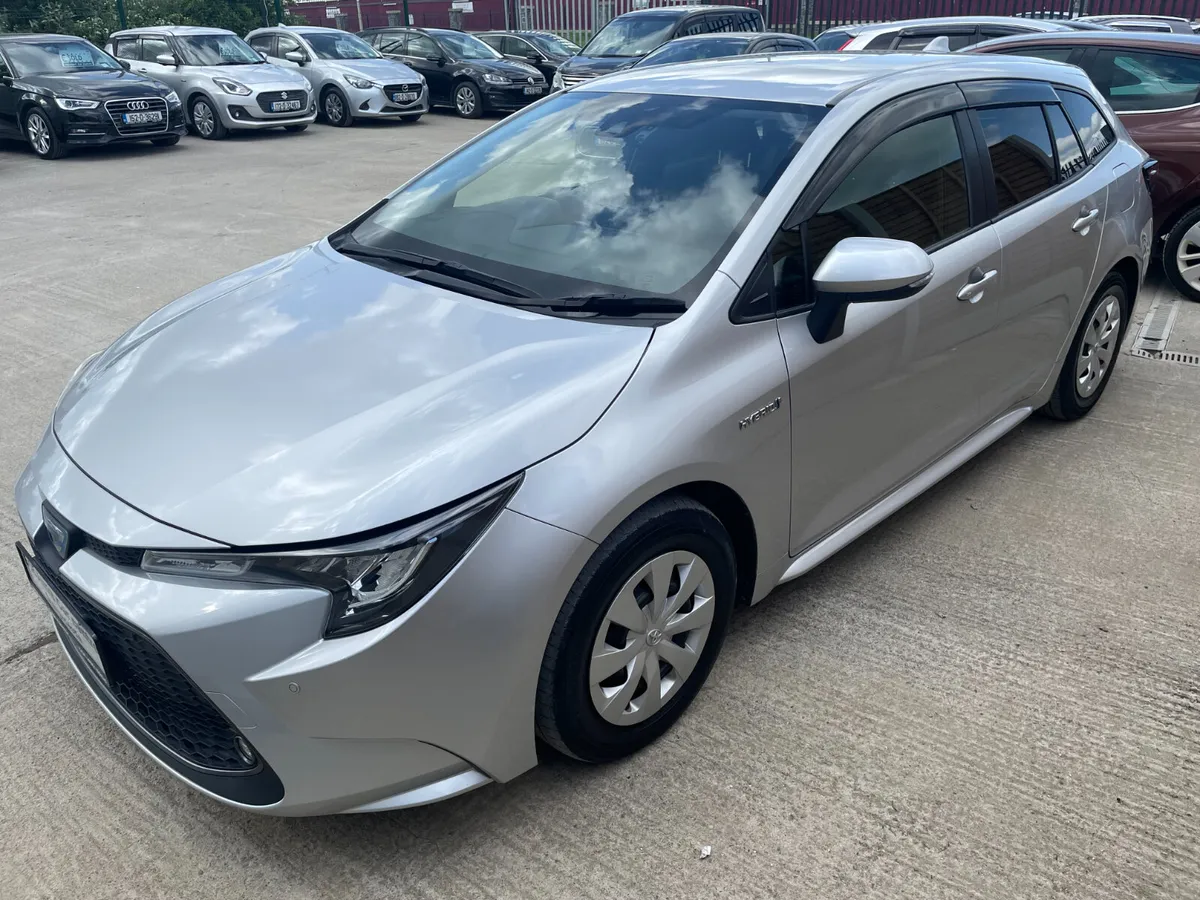 212 Toyota Corolla Hybrid 1.8 Automatic 5dr Estate - Image 3