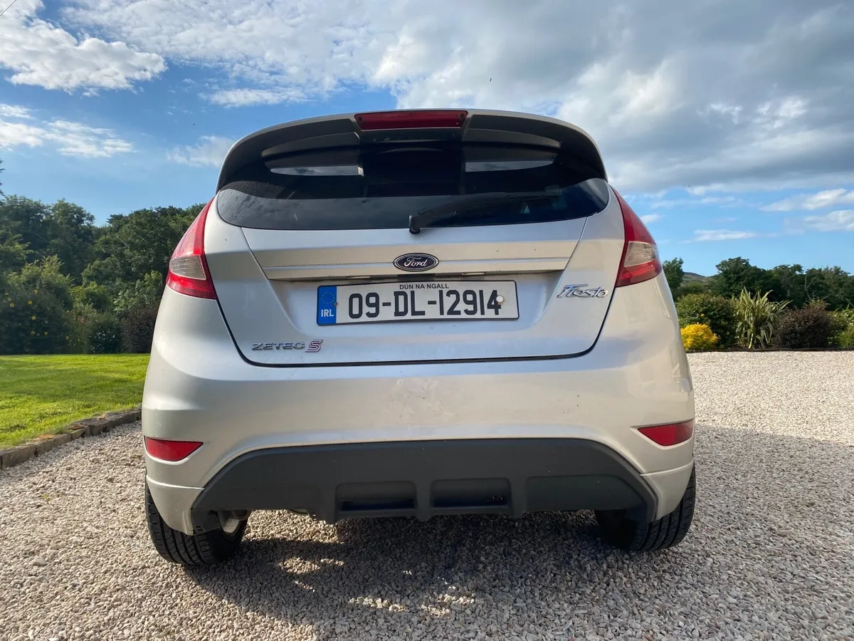 Ford Fiesta 1.6L zetec s - Image 2