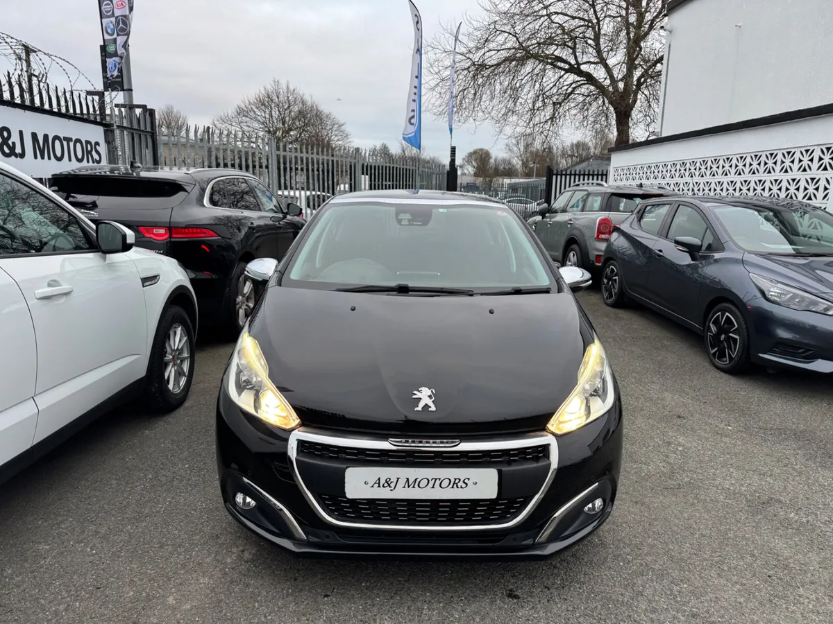 16 PEUGEOT 208 GLASS ROOF AUTOMATIC - Image 3