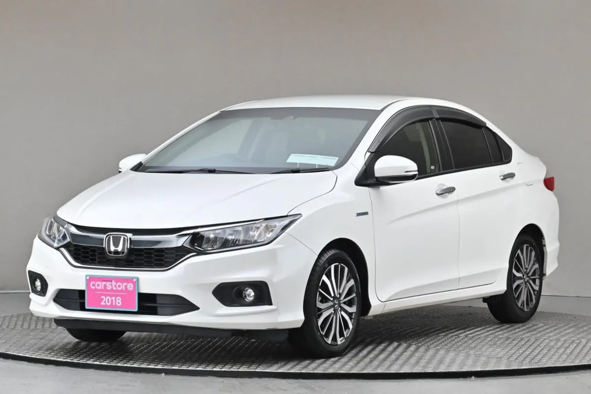 Honda Grace 1.5 Hybrid 4DR Auto  half Leather rev - Image 3