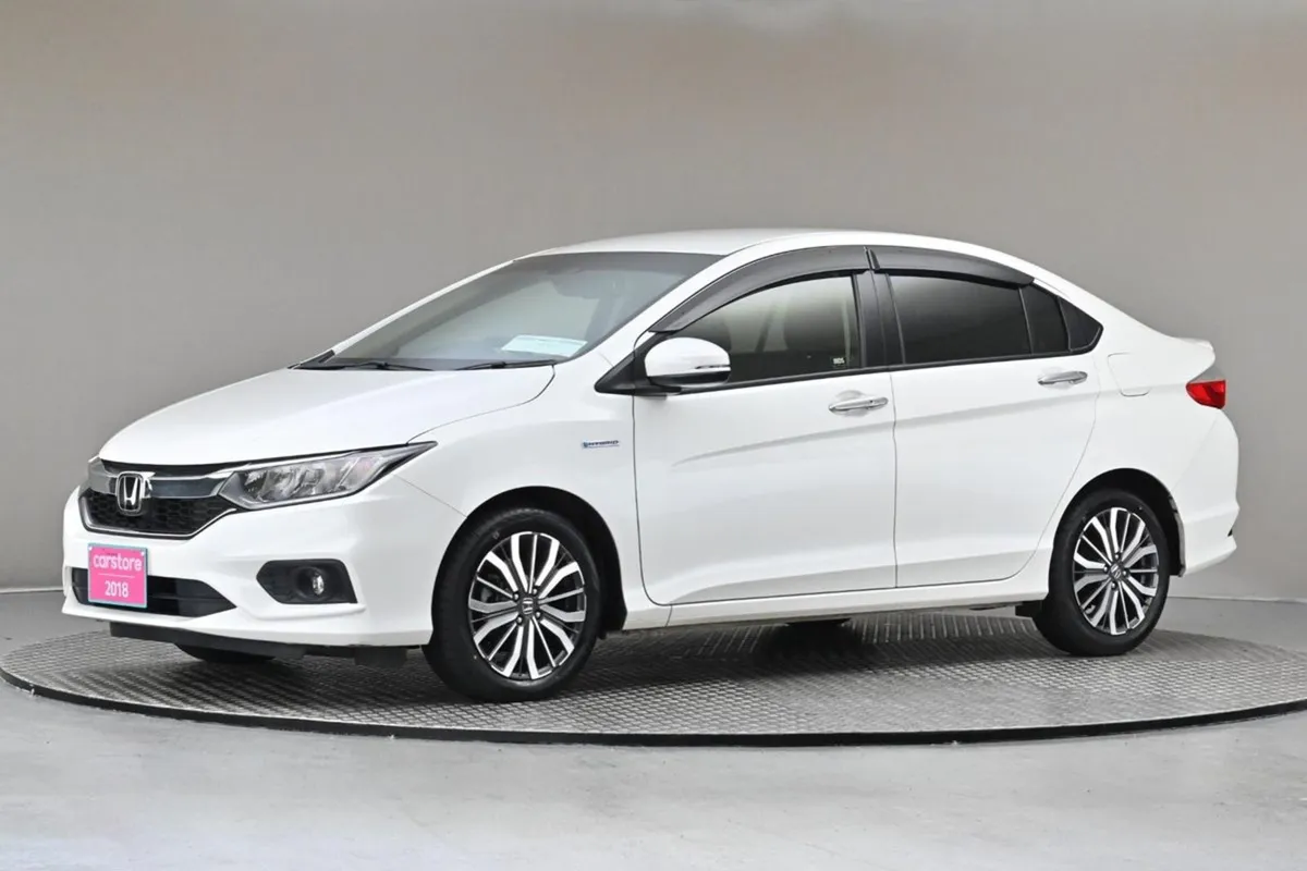 Honda Grace 1.5 Hybrid 4DR Auto  half Leather rev - Image 4