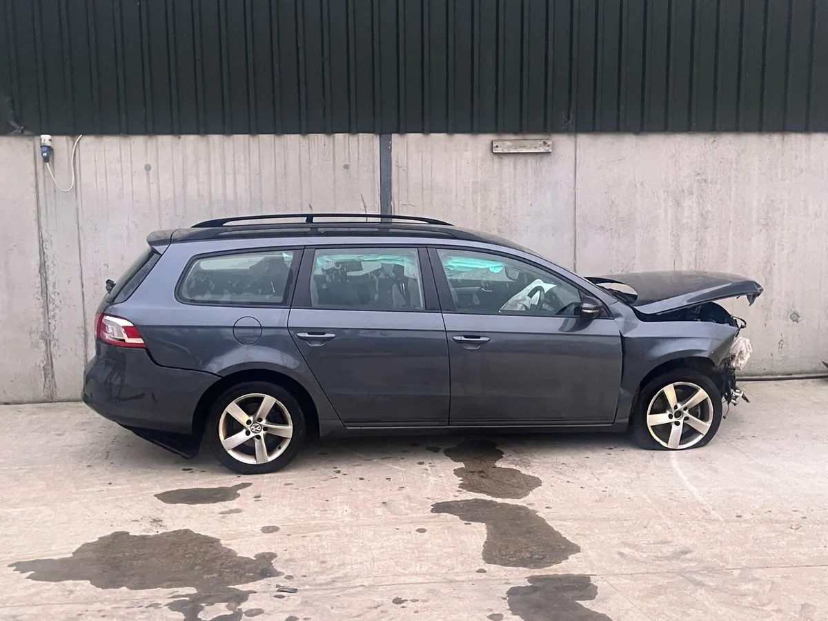 2014 VW Passat estate for parts - Image 1