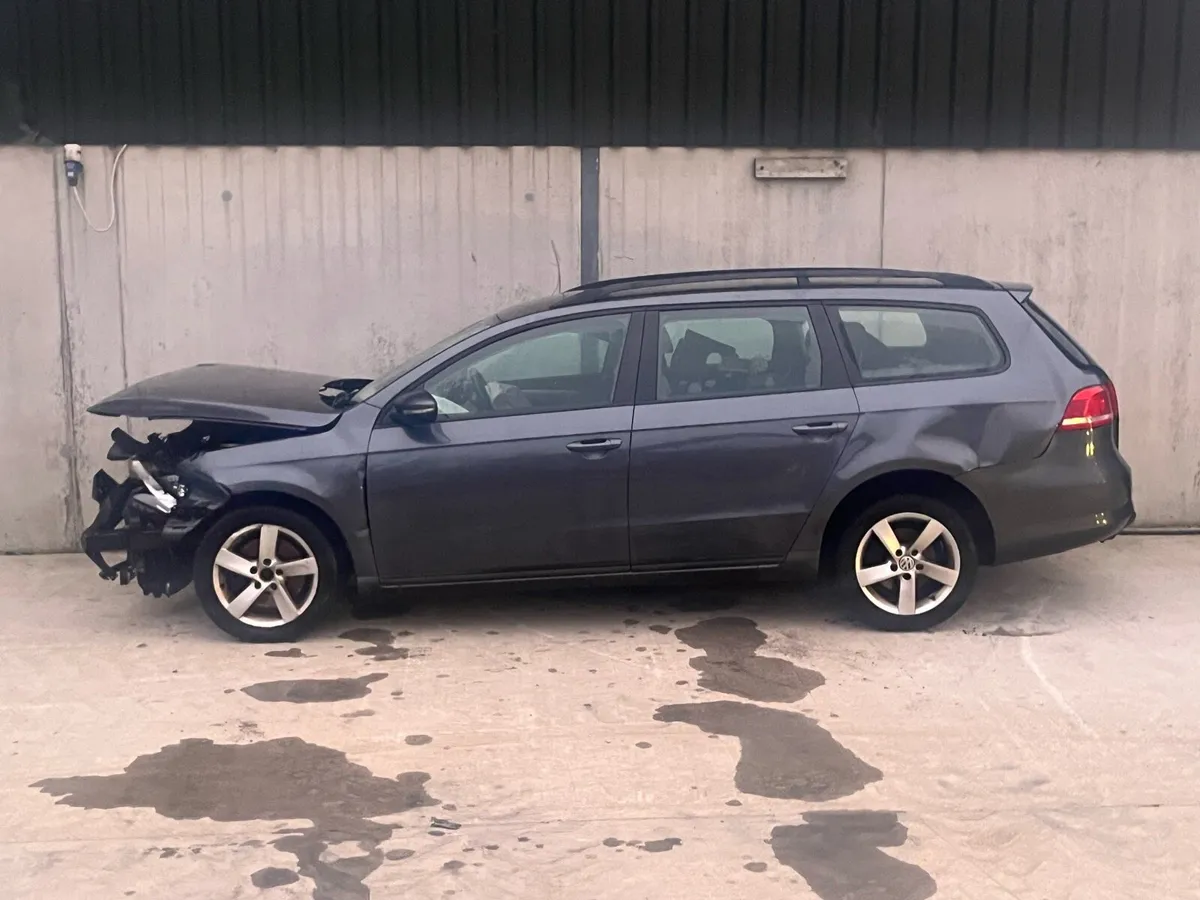 2014 VW Passat estate for parts - Image 2