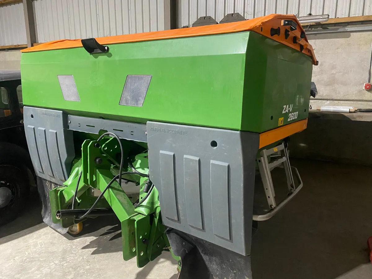 Amazone ZA-V 2600 Fertilizer Spreader - SN 18243 - Image 1