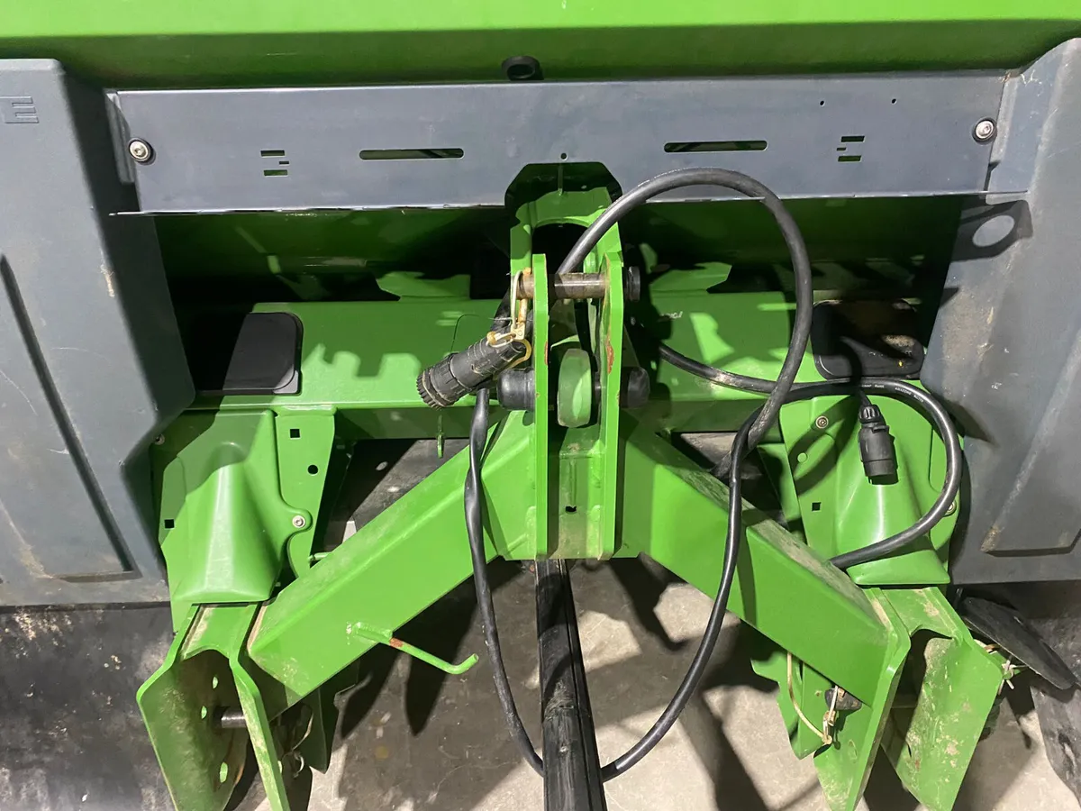 Amazone ZA-V 2600 Fertilizer Spreader - SN 18243 - Image 3